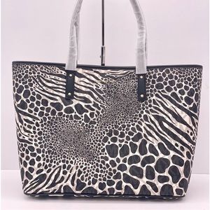 Michael Kors Carter Zebra Print Large
Open Tote Bag